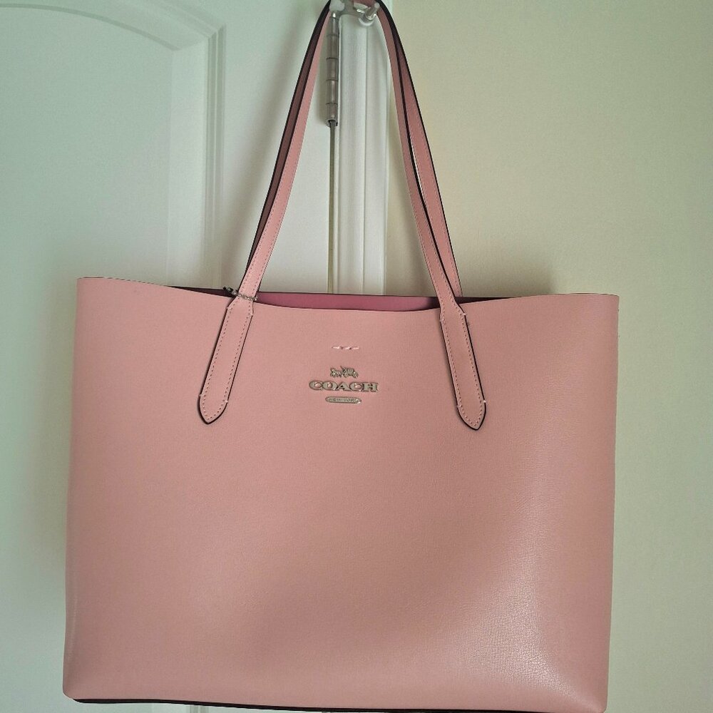 Beautiful Coach Pink Leather Shoulder Bag